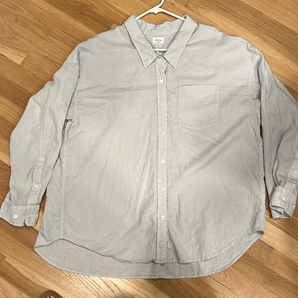 Aritzia Wilfred Free Blue Casual Button Down Shirt Relaxed Fit